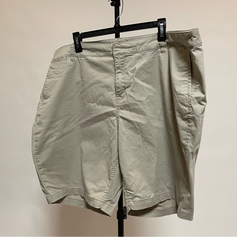 Lane Bryant stone Chino Bermuda Short Cobblestone women’s plus size 24 tan